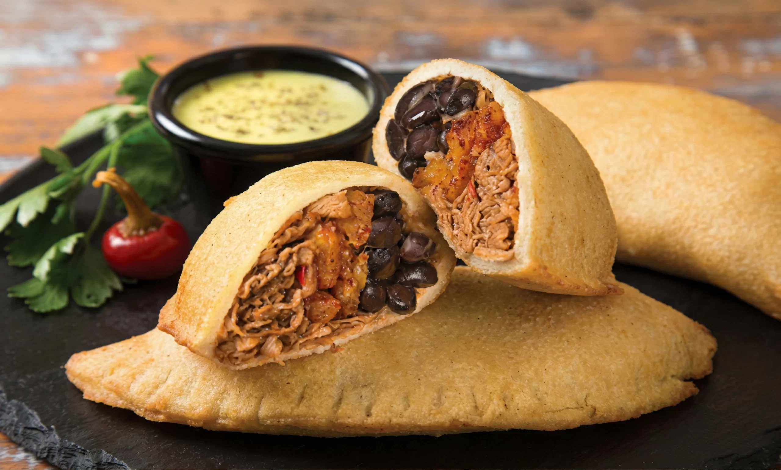 EMPANADA TIPO VENEZOLANA DE PABELLON